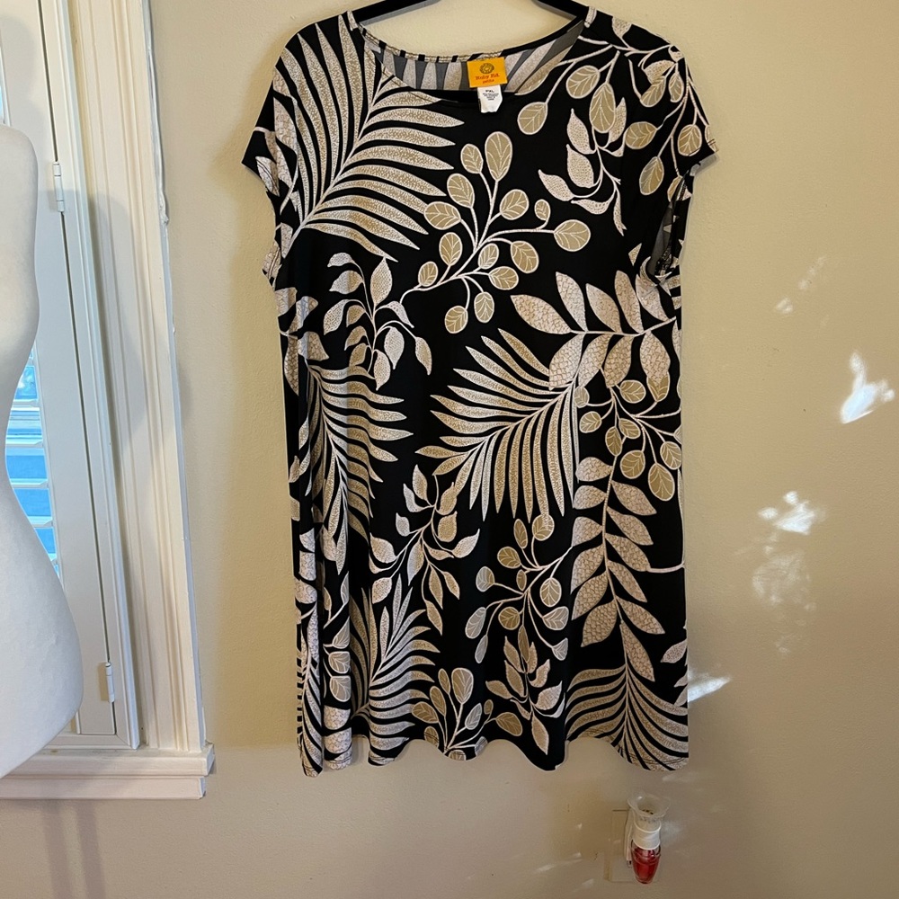 Ruby Rd. Loose fit top!  Botanical Print PXL